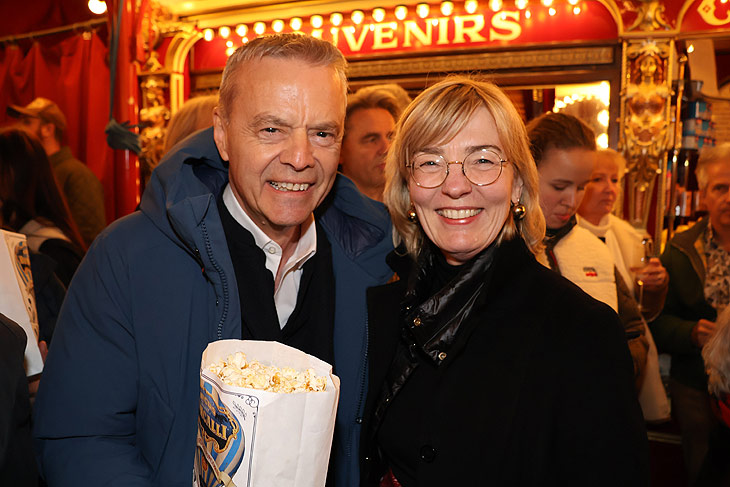 Roncalli Premierenabend mit Gregor Lemke (Augustiner Klosterwirt) und Antje Haberl (Haberl Gastronomie) (©Foto: Martin Schmitz) 